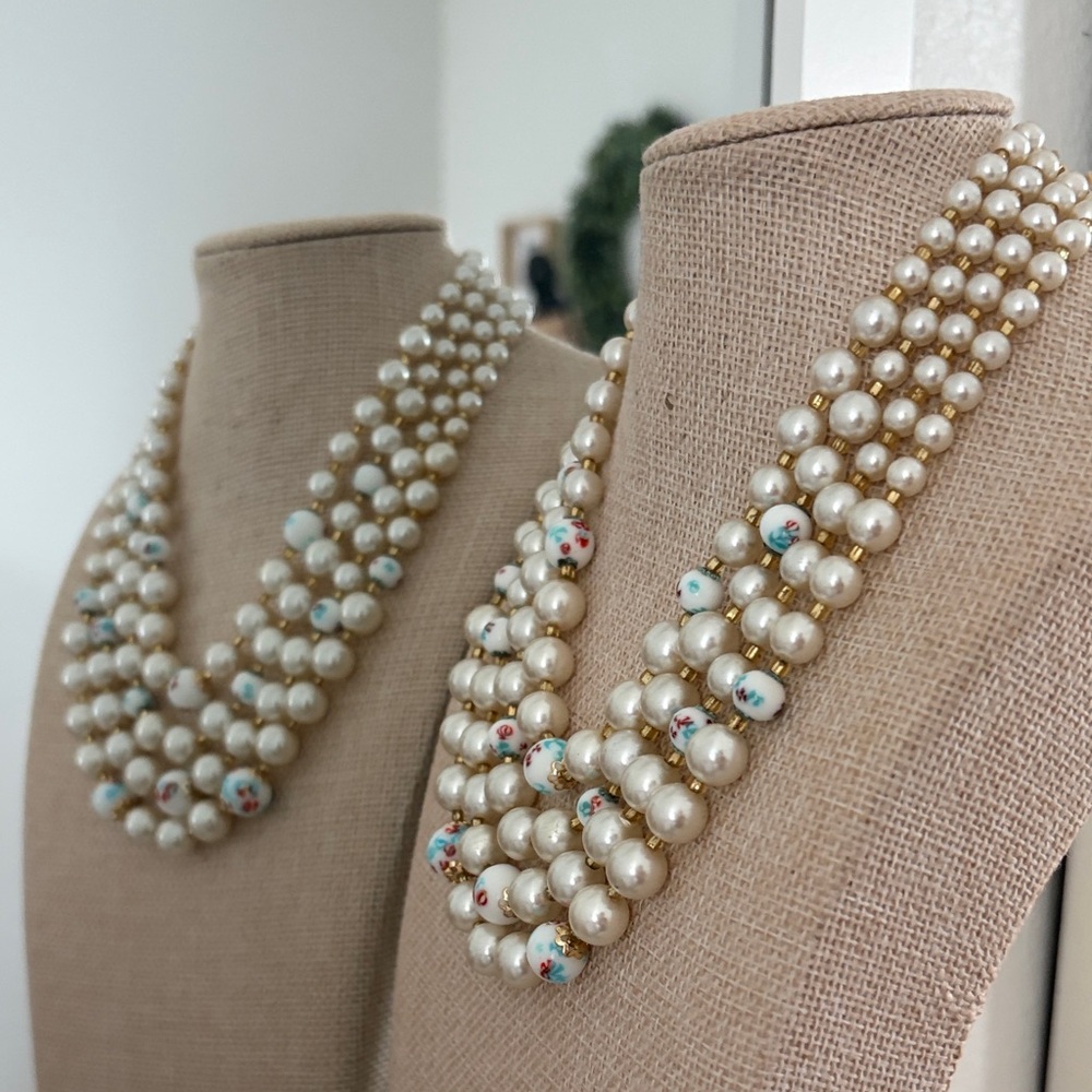 Japan Vintage 4 Strand Pearl Necklace with Floral Beads
GORGEOUS